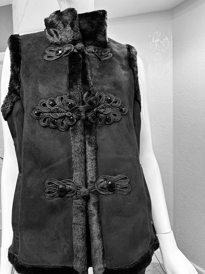 Coldwater Creek Bik (noir) vest w/ Jeweled buttons and faux fur collar, trim, and lining.w/tags