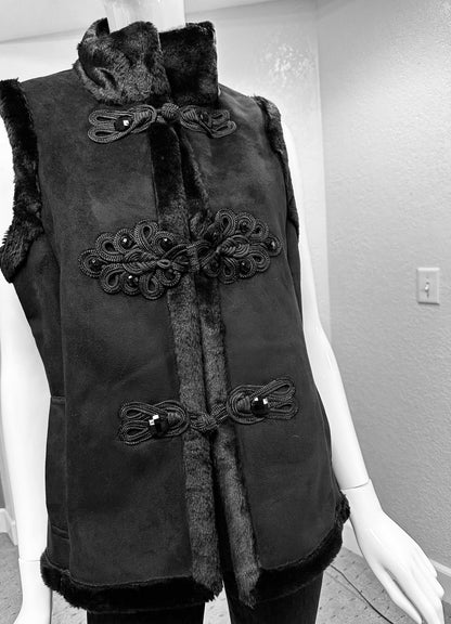 Coldwater Creek Bik (noir) vest w/ Jeweled buttons and faux fur collar, trim, and lining.w/tags