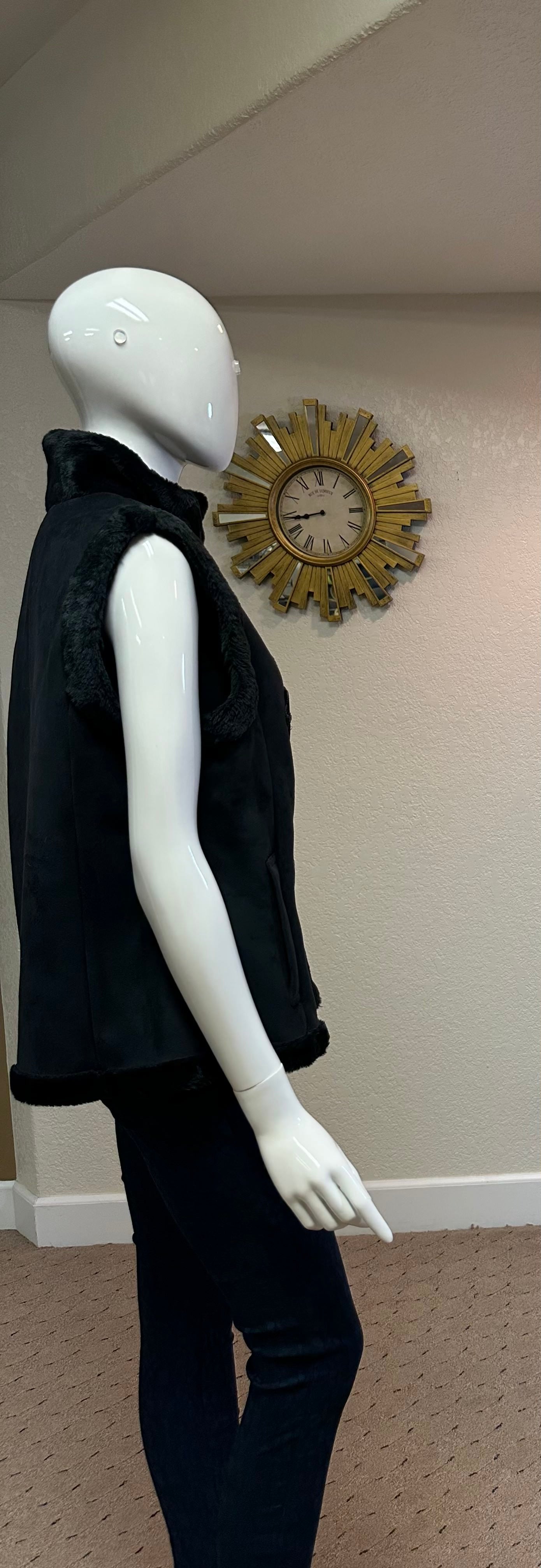 Coldwater Creek Bik (noir) vest w/ Jeweled buttons and faux fur collar, trim, and lining.w/tags