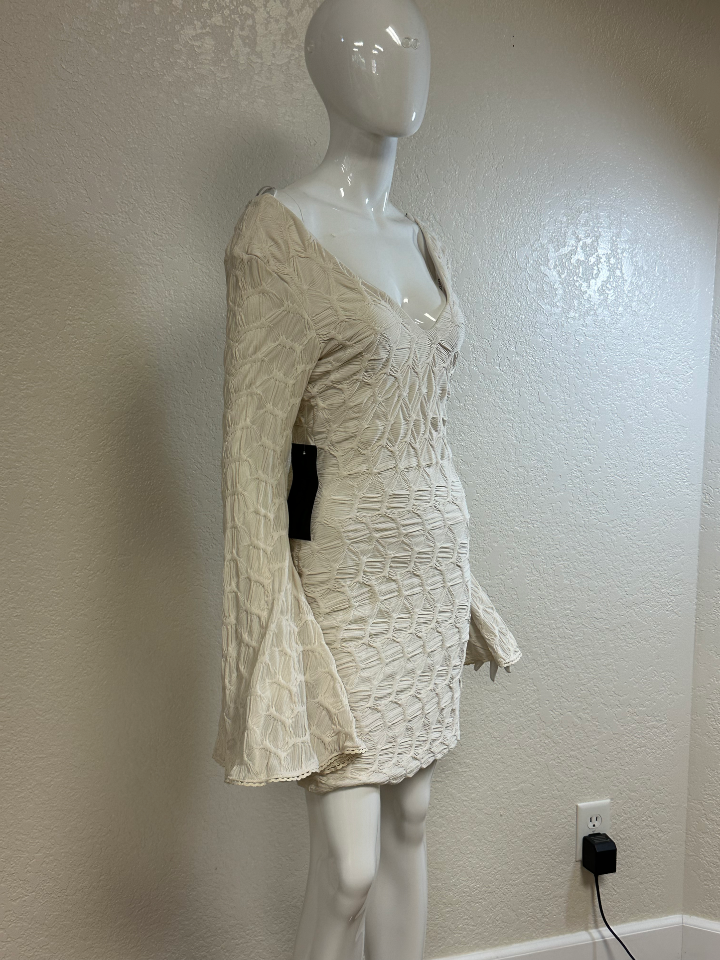 BeBe Cream textured Bell Sleeve Body Dress w/tags