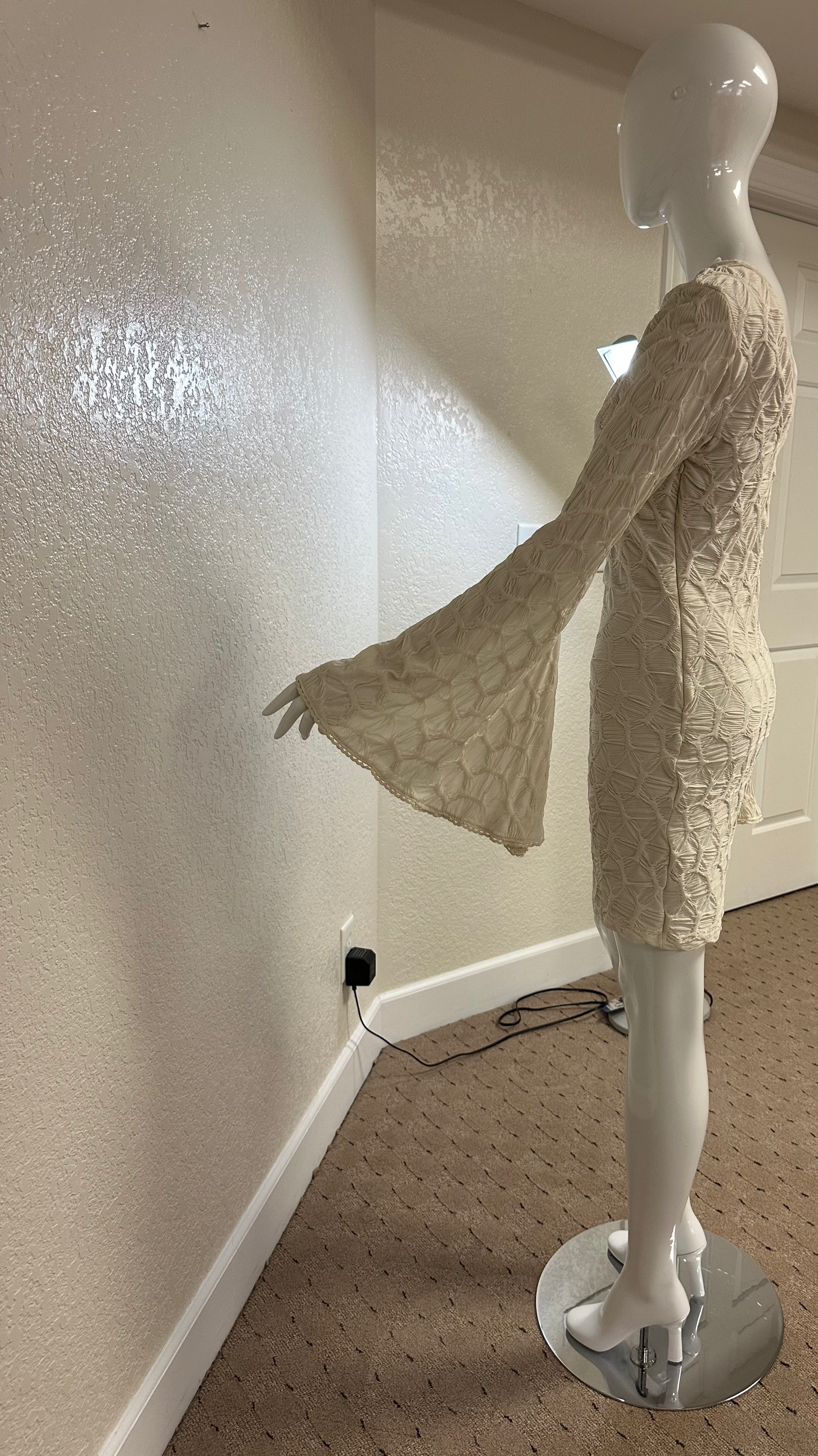 BeBe Cream textured Bell Sleeve Body Dress w/tags