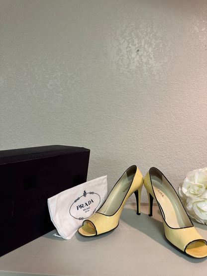 Prada Beige And Black Trimmed Pump