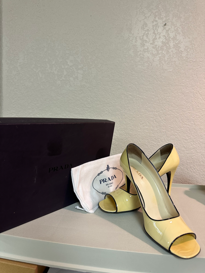 Prada Beige And Black Trimmed Pump