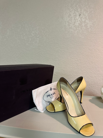 Prada Beige And Black Trimmed Pump