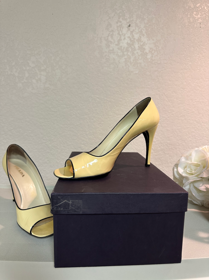 Prada Beige And Black Trimmed Pump