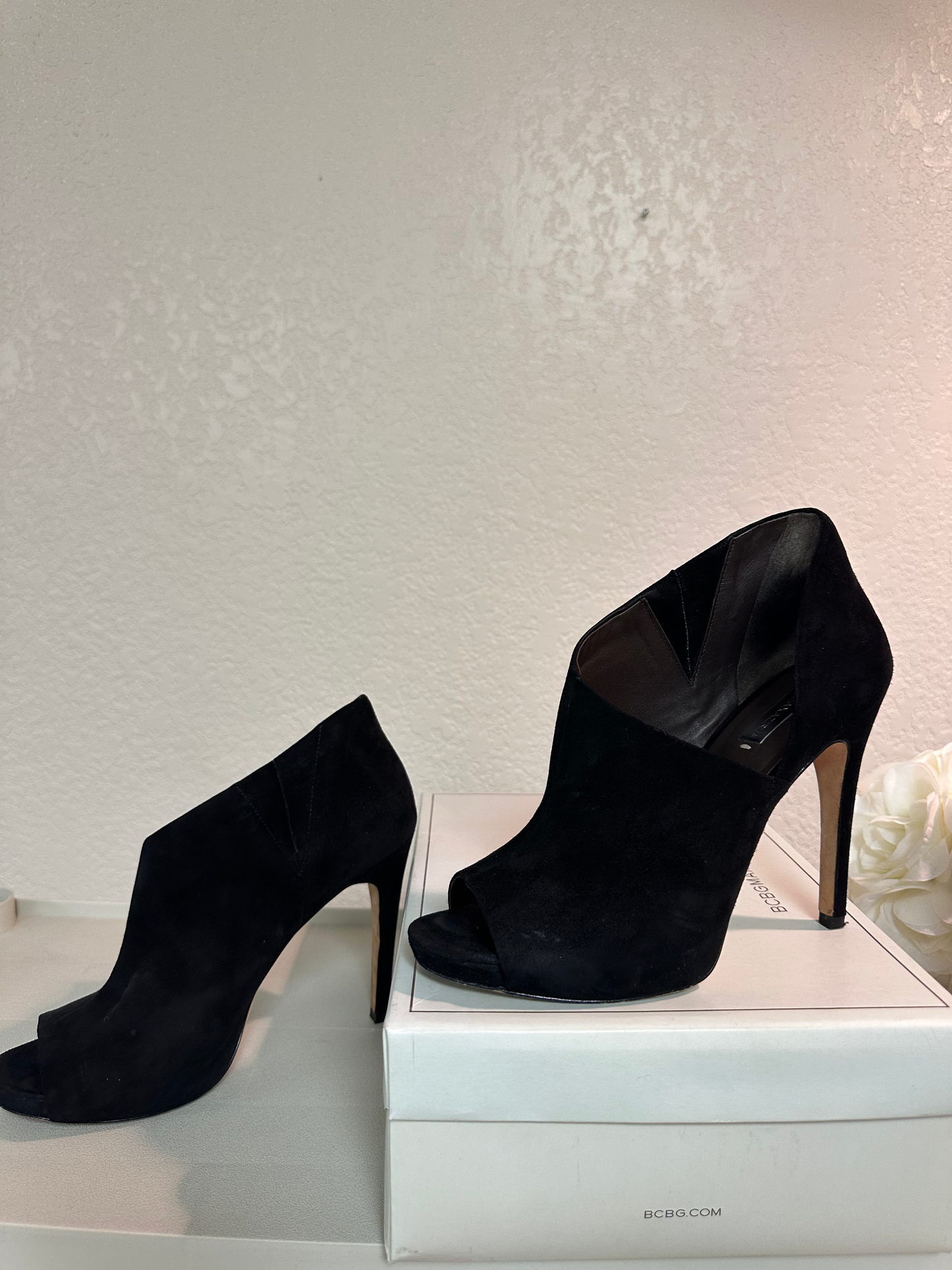 BCBG MAX AZRIA Black Summer Suede
